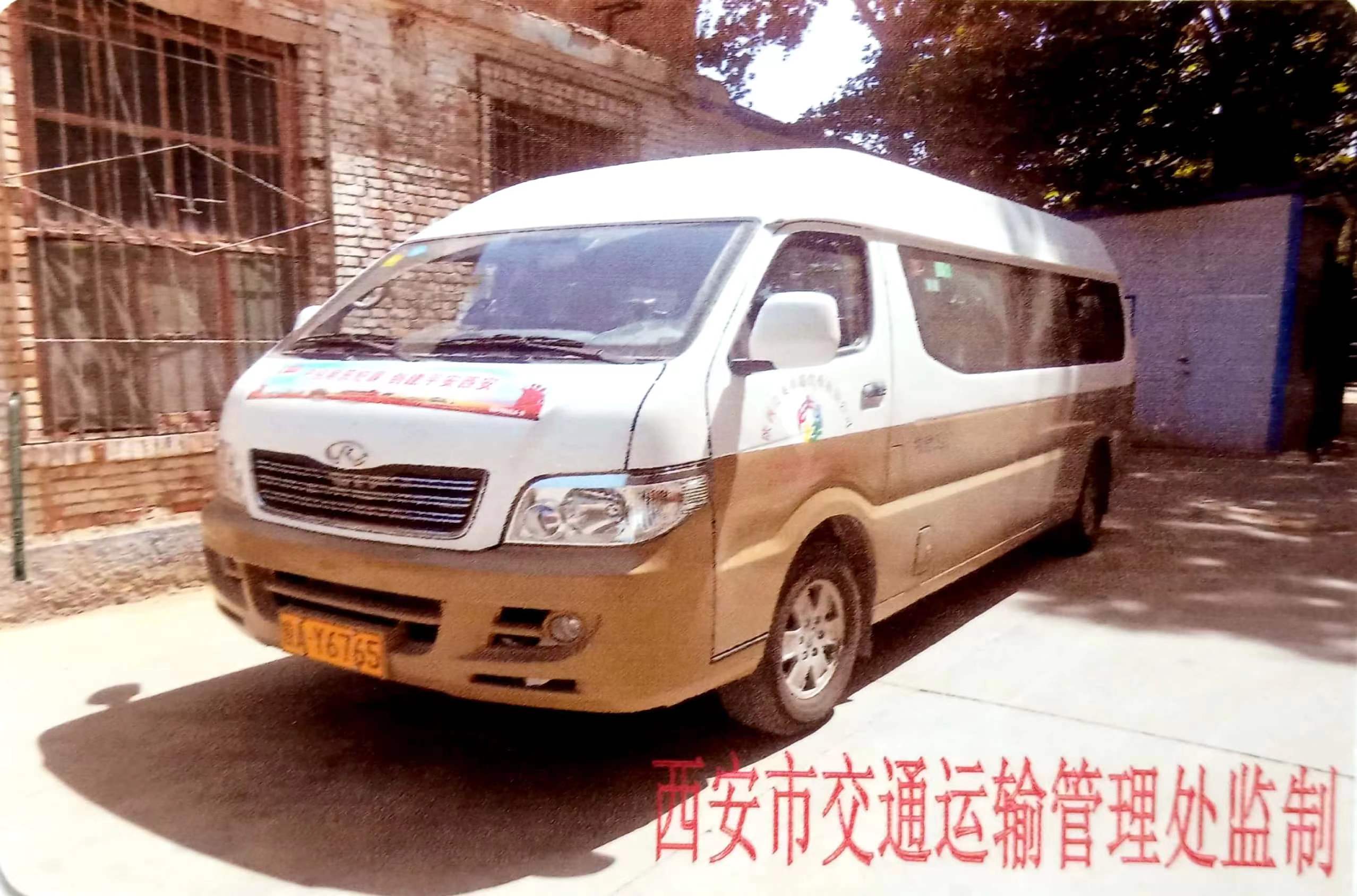 15座中巴